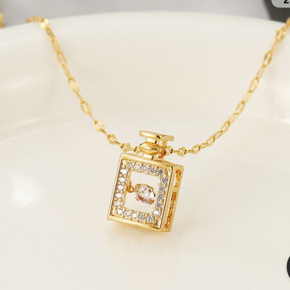 GORGEOUS GOLD PLATED PERFUME BOTTLE PENDANT NECKLACE - Picture 7 of 9